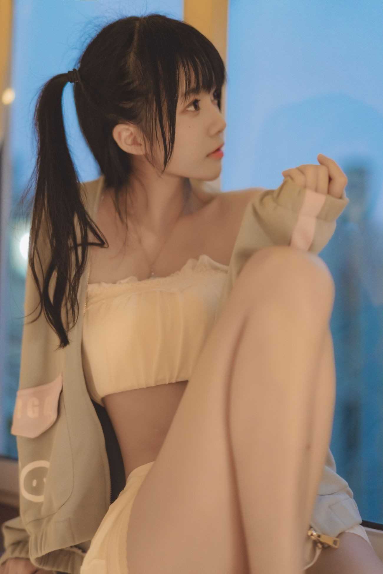 甜甜的出现一下
